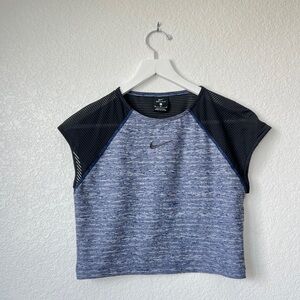 Women’s Nike workout top. Size Medium